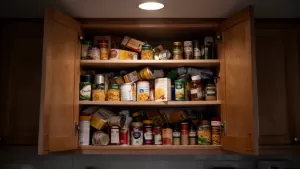 Drzwi do spiżarni z płyty meblowej