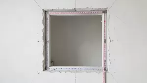 Jaki otwór pod drzwi 80 z ościeżnicą stałą