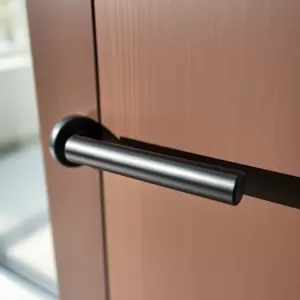 Klamka do drzwi zewnętrznych z pochwytem